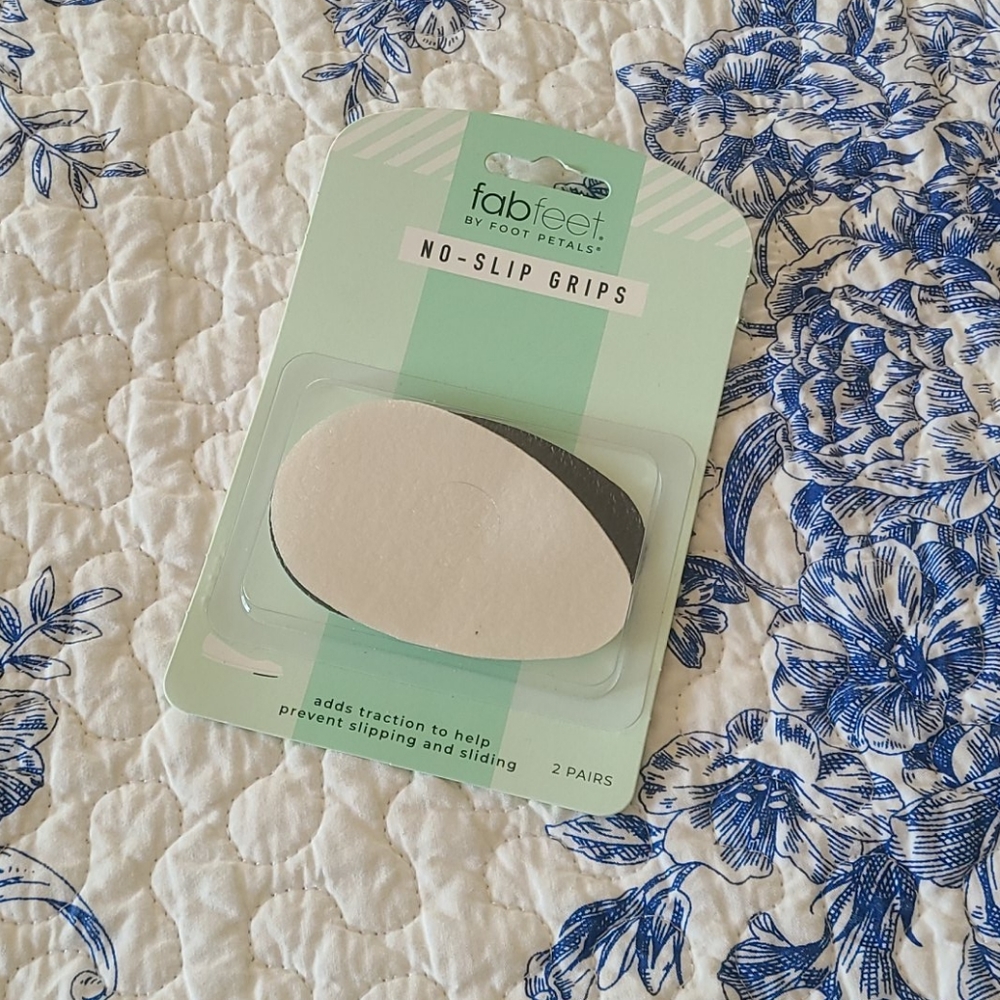 NWT fabfeet no-slip grips